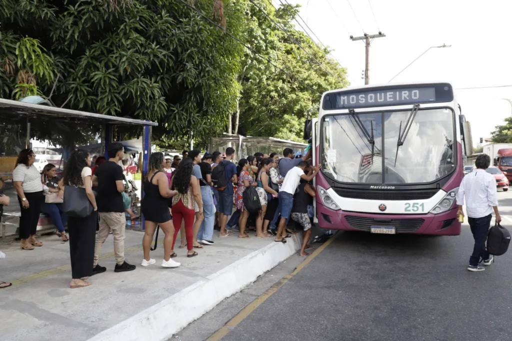 A nova parada de embarque para Mosqueiro, localizada na avenida Almirante Barroso, sentido Entroncamento (logo após a avenida Ceará, na Praça José Sidrim), apresentava bom movimento por volta das 15h30.