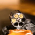 Os assassinos fugiram logo após os disparos, tomando rumo ignorado.