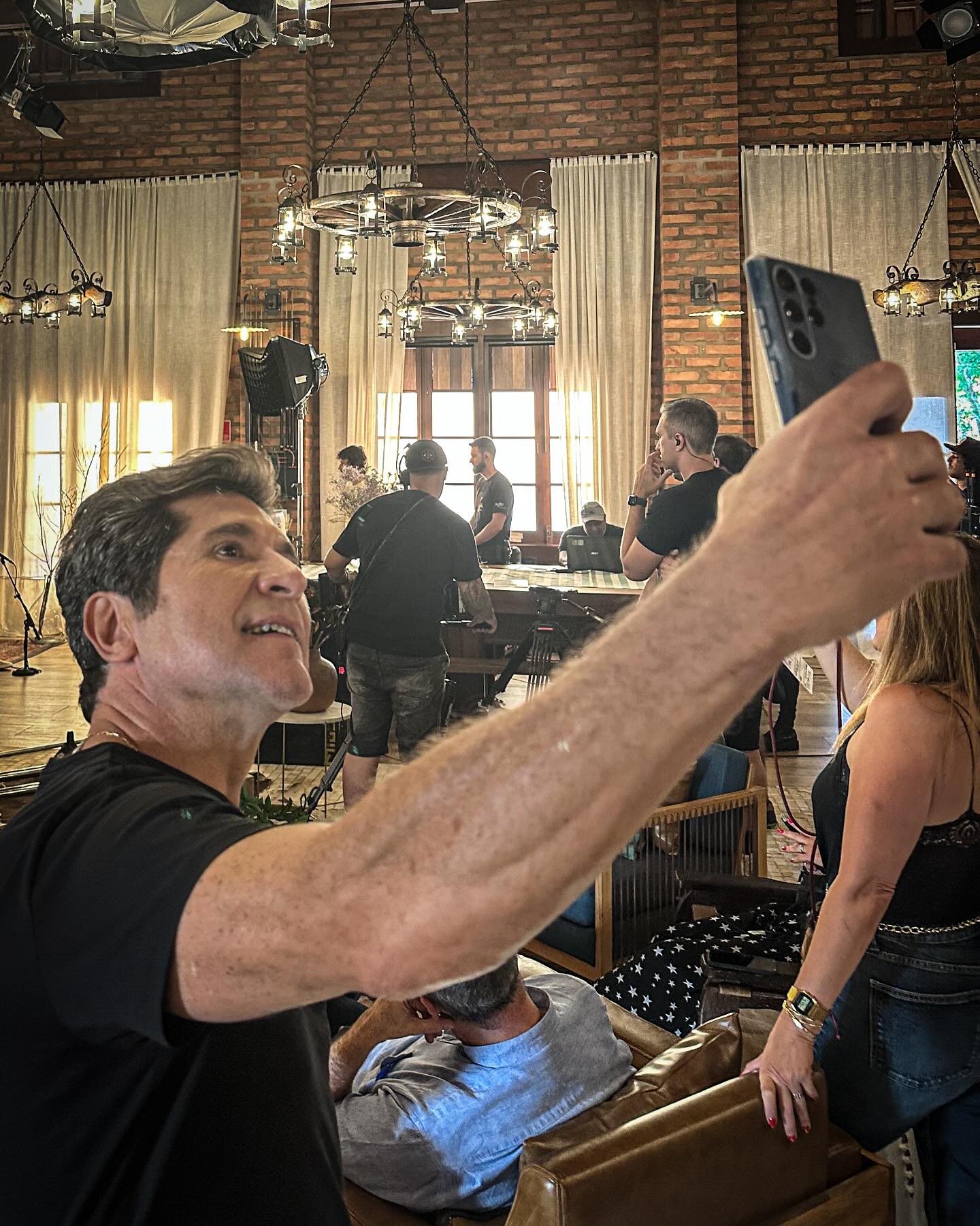 O músico alega que foi contratado em abril de 2023 para integrar a banda da turnê, mas foi dispensado em fevereiro de 2025 sem receber verbas rescisórias.
