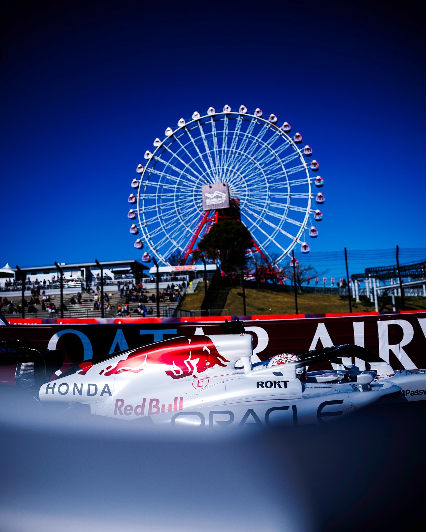 Max Verstappen conquistou sua quarta vitória consecutiva no Circuito de Suzuka, mas não sem enfrentar resistência das McLarens de Lando Norris e Oscar Piastri.