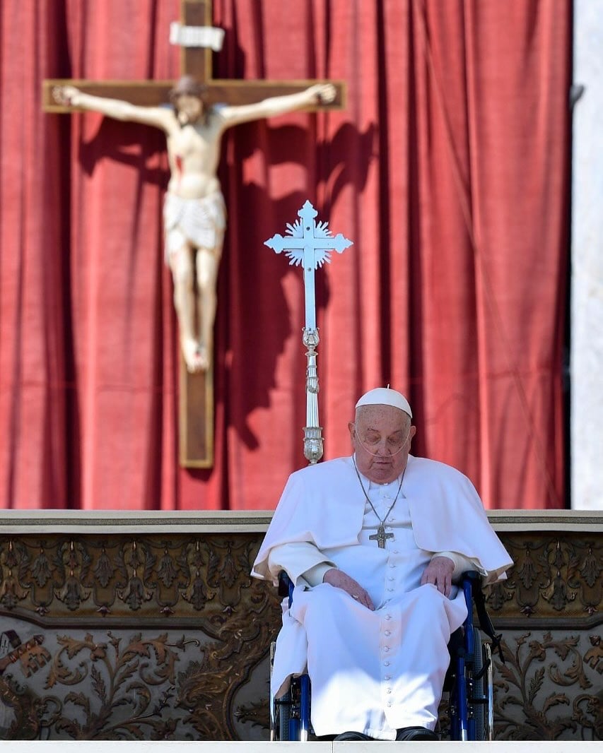 O falecimento do Papa Francisco nesta segunda-feira (21) causou comoção global e mobilizou veículos de imprensa ao redor do mundo.