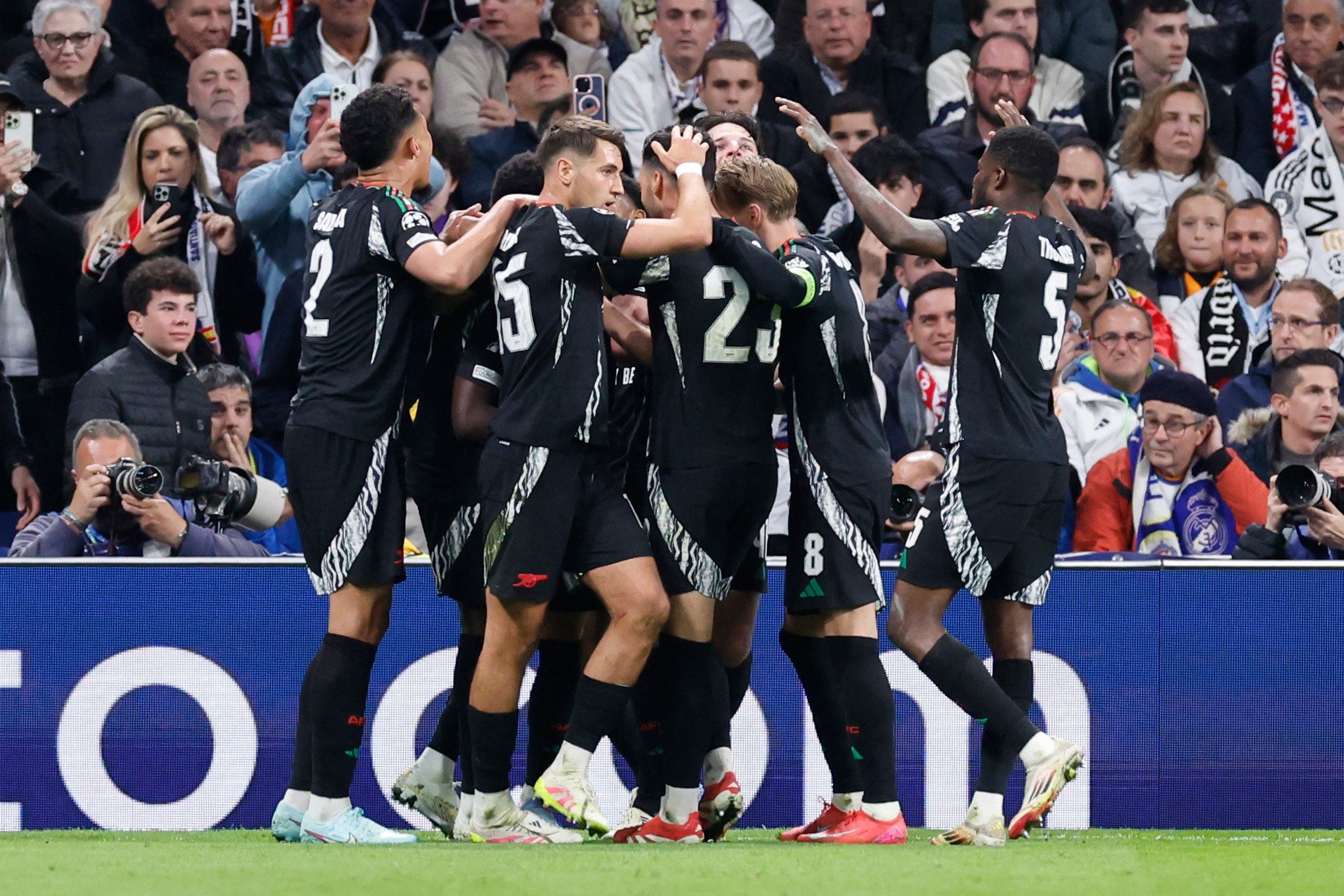 O Arsenal tirou o Real da disputa. (Photo by OSCAR DEL POZO / AFP) (Photo by OSCAR DEL POZO/AFP via Getty Images)
