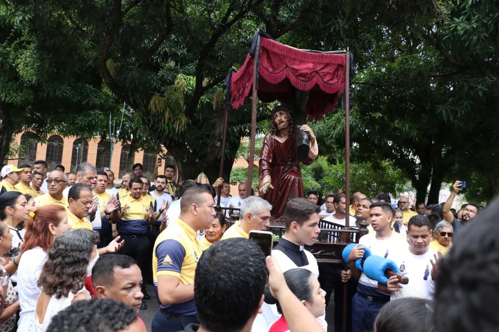 Nesta quarta-feira (16), será realizado o Traslado da Imagem do Senhor dos Passos (Jesus carregando a cruz).