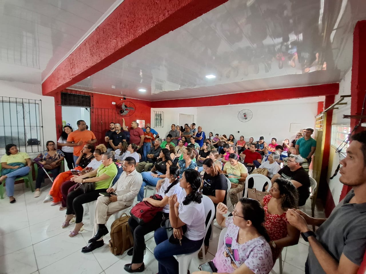 Os trabalhadores da educação de Ananindeua rejeitaram, por unanimidade, a proposta de reajuste salarial apresentada pelo prefeito Daniel Santos