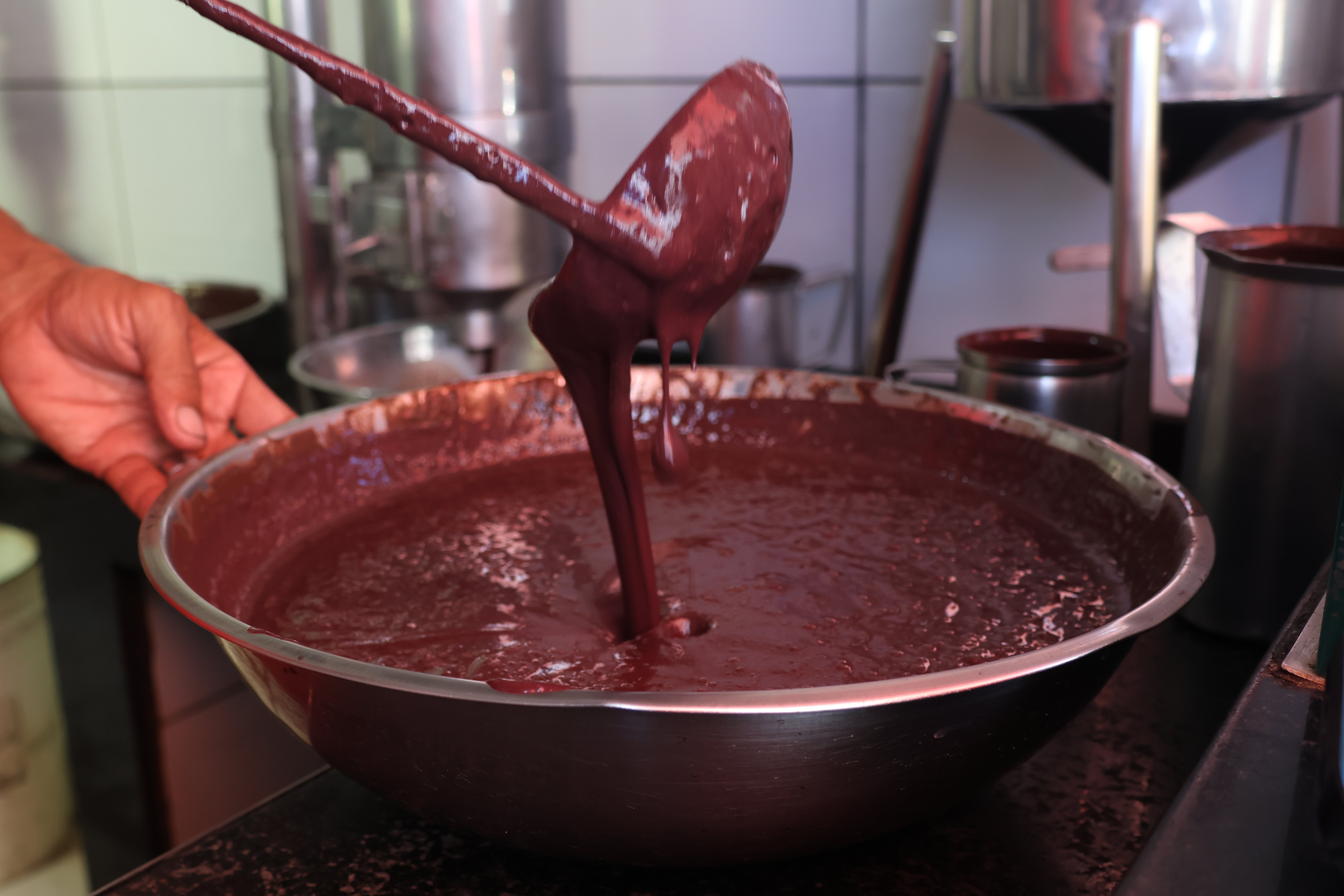 O DIEESE/PA observa que os preços do açaí continuam a subir, e os paraenses podem esperar que os valores do produto sigam elevados nos próximos meses.