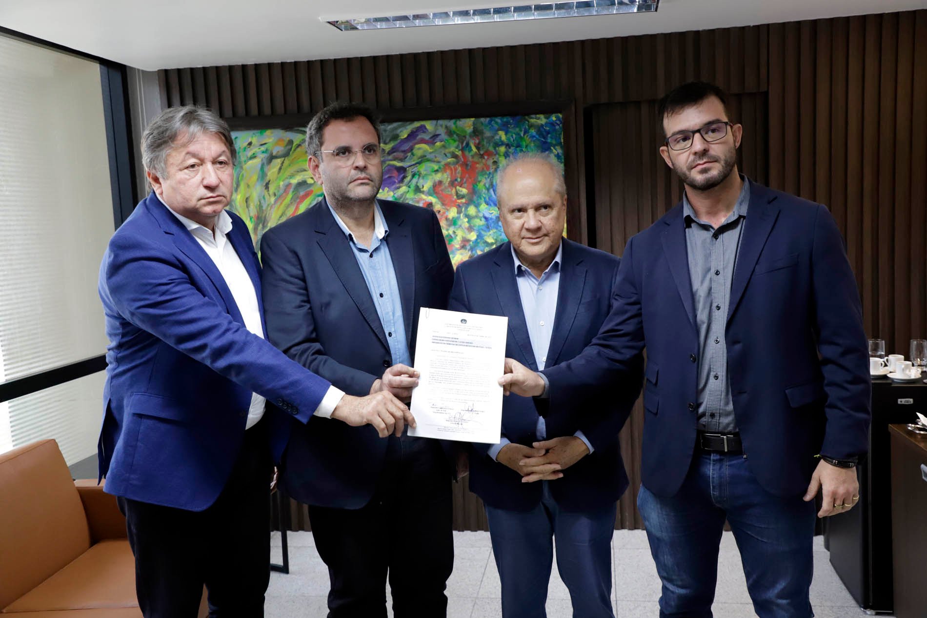 Os deputados Fabio Figueiras (PSB), Erick Monteiro (PSDB) e Eliel Faustino (União Brasil) tomaram a iniciativa de pedir uma averiguação sobre o caso