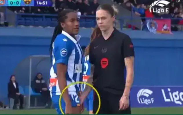 Após caso de assédio, a jogadora Mapi León, do Barcelona, foi condenada pela Federação Espanhola de Futebol a dois jogos de suspensão