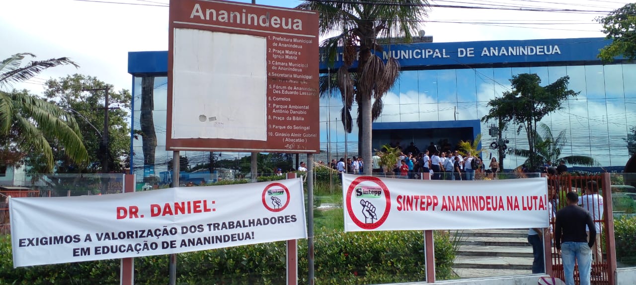 Trabalhadores da educação Os professores da rede municipal de Ananindeua decidiram entrar em estado de greve após a Prefeitura descumprir o reajuste de 6,27% do piso nacionalmunicipal de Ananindeua paralisaram as atividades para reivindicar reajuste salarial da categoria.