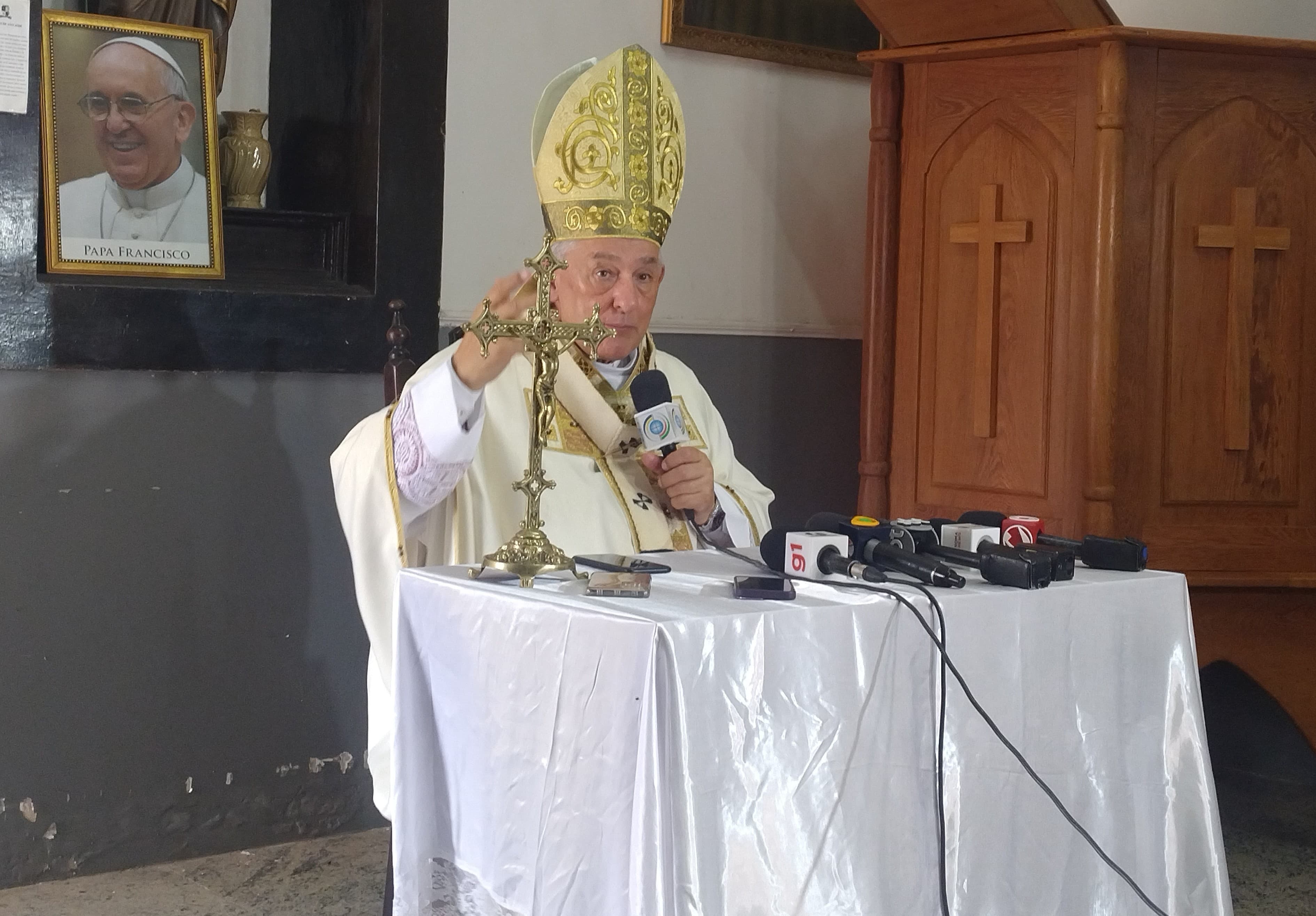 O arcebispo relembrou que o Papa Francisco esteve à frente da Igreja por quase 13 anos, sendo o primeiro latino-americano a ocupar o cargo de Sumo Pontífice.