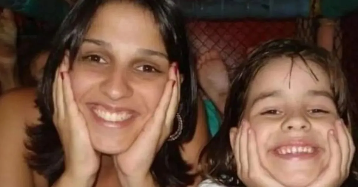 Ana Carolina Oliveira e Isabella, que faria 23 anos hoje. Foto: Redes sociais