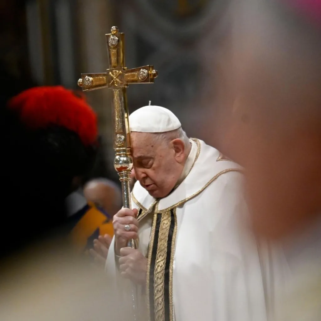 Após o encontro com fieis, o jesuíta argentino teria descansado durante a tarde em sua na residência de Santa Marta, no Vaticano, antes de jantar.