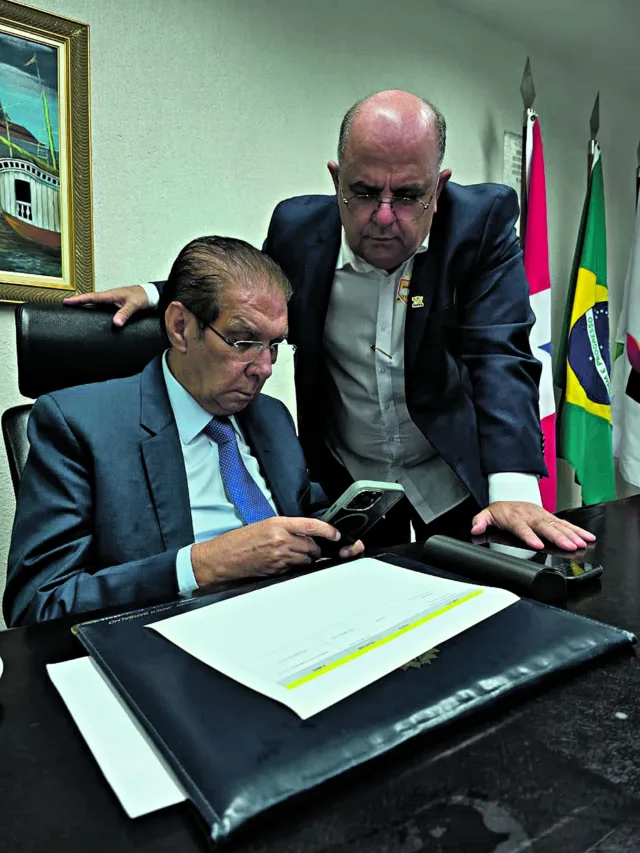O prefeito Claudionor Moreira mostrou ao senador a situação do município após dois dias de chuvas fortes FOTO: divulgação