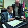 O prefeito Claudionor Moreira mostrou ao senador a situação do município após dois dias de chuvas fortes FOTO: divulgação