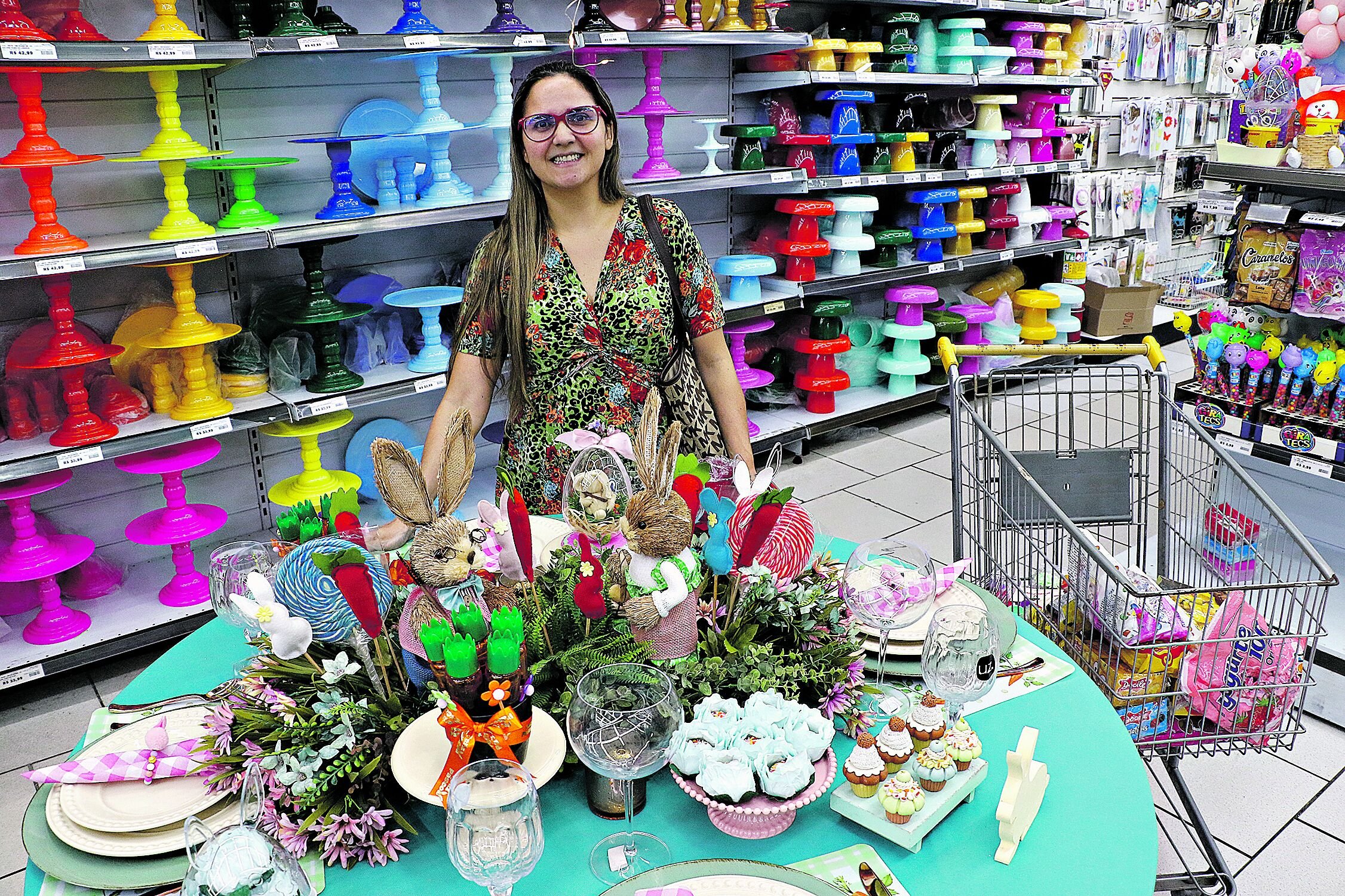 A Páscoa deste ano deve levar menos consumidores às compras em comparação com o ano passado. De acordo com pesquisa realizada pela Confederação Nacional de Dirigentes Lojistas (CNDL) e pelo Serviço de Proteção ao Crédito (SPC Brasil), em parceria com a Offerwise Pesquisas, aponta que a data deve levar 102,6 milhões de consumidores às compras, uma queda nominal de 4 milhões em relação à Páscoa de 2024.