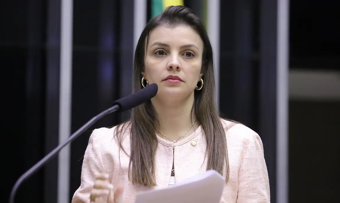 Marussa Boldrin descreve rotina de sofrimento com Sinomar Júnior. Mário Agra/Câmara dos Deputados