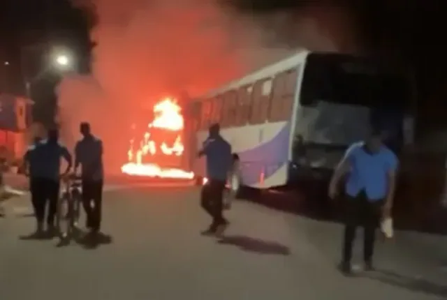 Na noite desta terça-feira (22), um ataque criminoso deixou um rastro de destruição no bairro Águas Lindas, em Ananindeua.