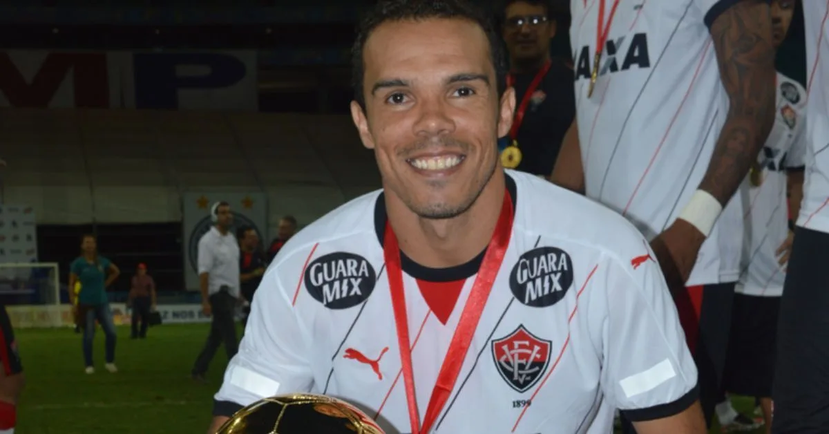 O futebol brasileiro está de luto nesta terça-feira (1º) com a morte de Leandro Domingues, ex-jogador revelado pelo Vitória O futebol brasileiro está de luto nesta terça-feira (1º) com a morte de Leandro Domingues, ex-jogador revelado pelo Vitória