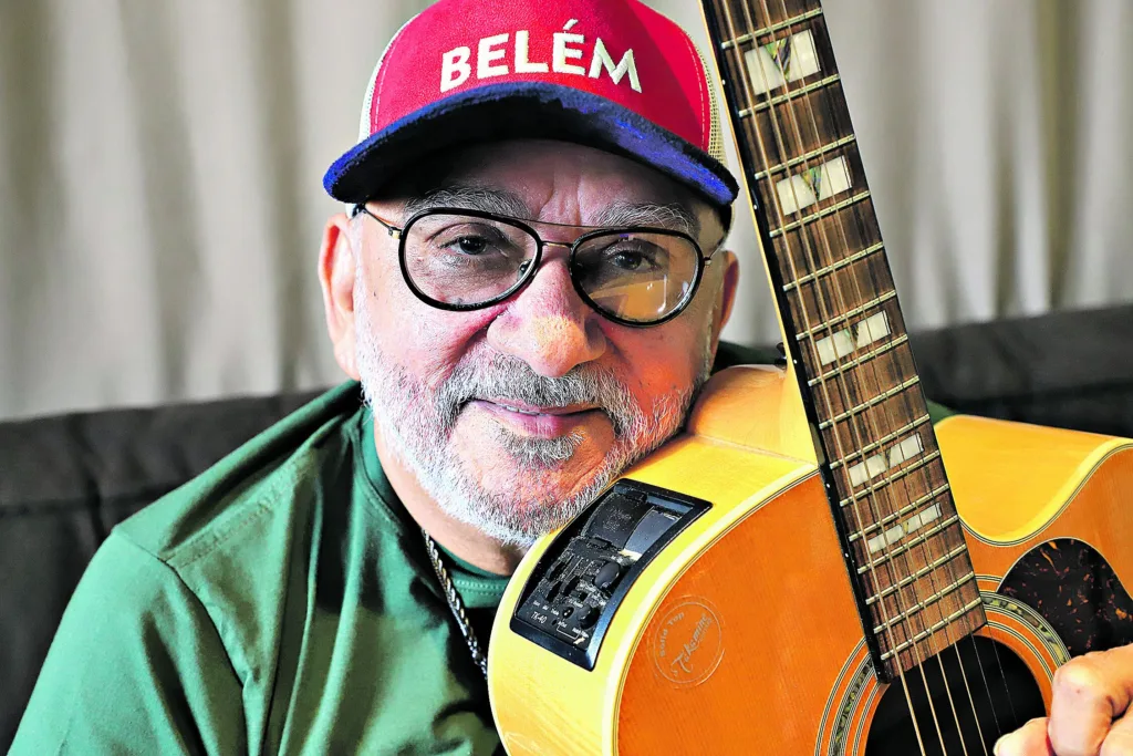 Apesar de ser conhecido pela sonoridade da sua guitarra potente, foi com o violão que o artista deu seus primeiros passos na música, com apenas 10 anos de idade, quando ainda morava em Macapá, no Amapá.