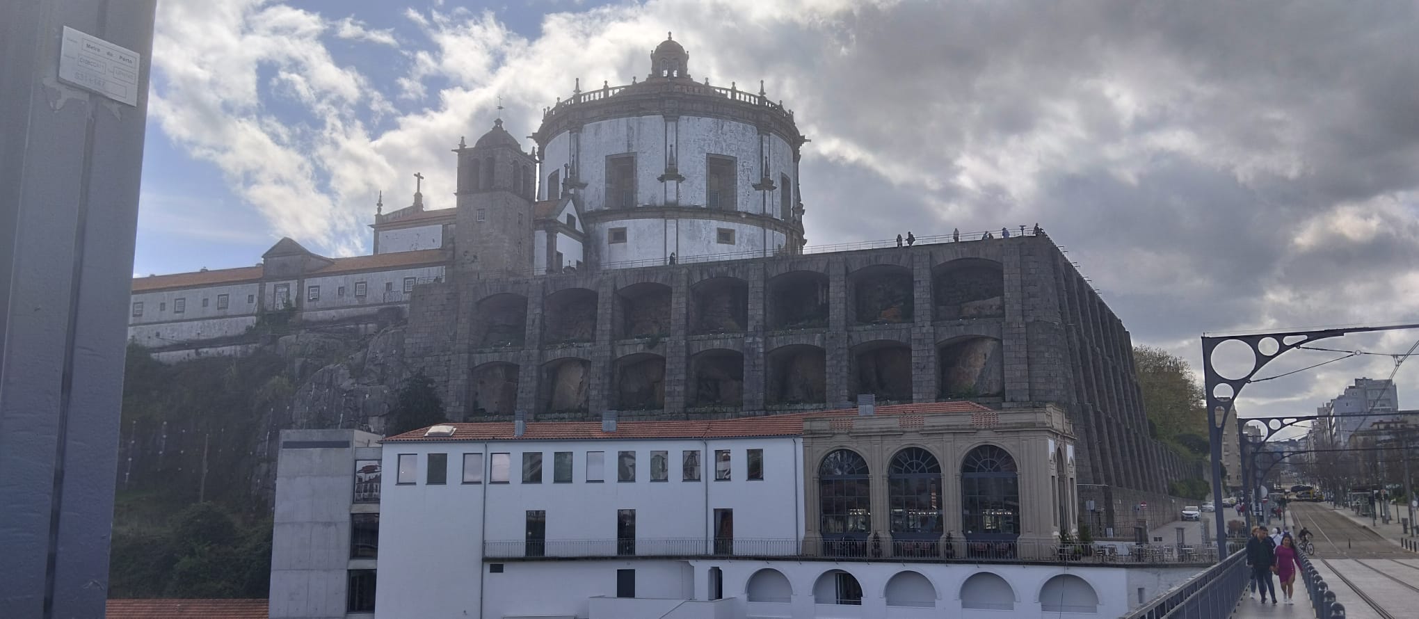 Se no Porto há a Rua de Santa Catarina, em Belém tem a João Alfredo. Se aqui o portuense é um orgulhoso “tripeiro”, em Belém temos orgulho de ser chamados de “papa-chibé”.