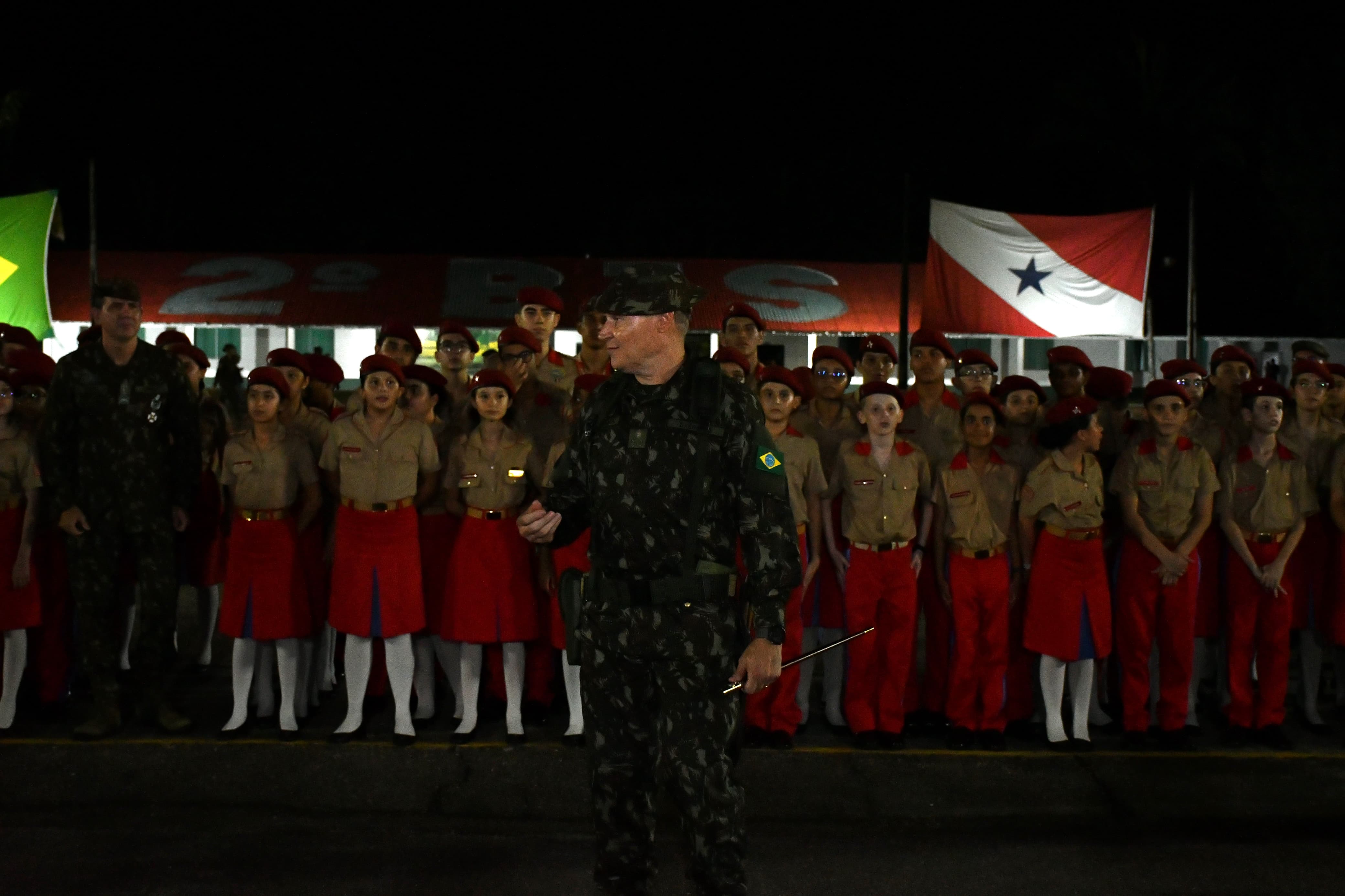 Na noite de 16 de abril, o Comando Militar do Norte (CMN) realizou, no 2º Batalhão de Infantaria de Selva (2º BIS), a Formatura Alusiva ao Dia do Exército.