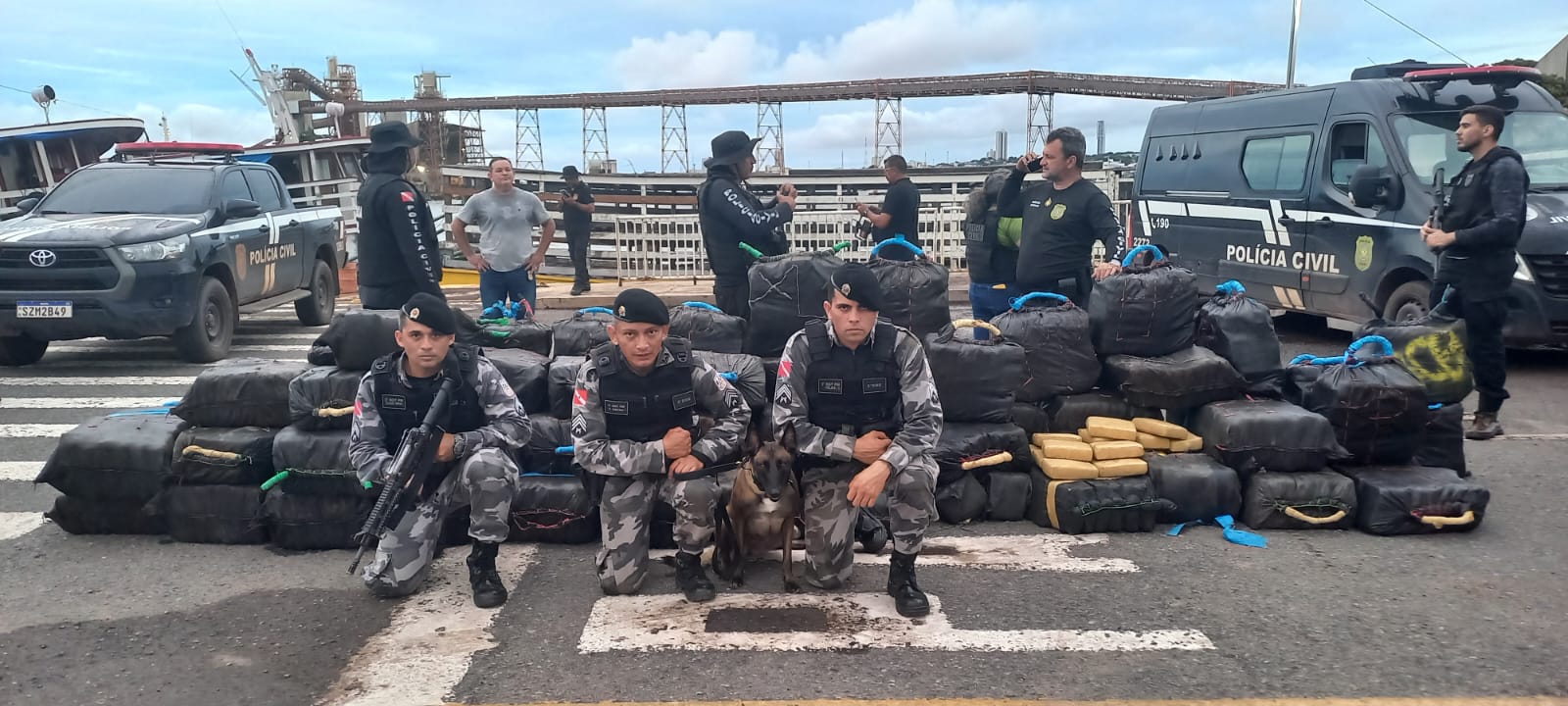 Cão farejador do 2° Batalhão de Missões Especiais localiza cerca de 2,2 toneladas de entorpecentes em Santarém