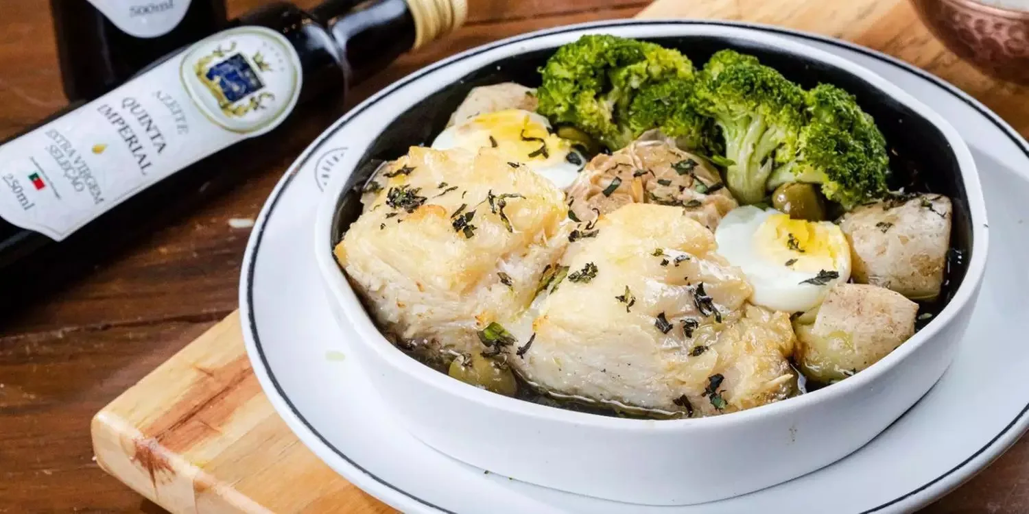 Além de um cardápio selecionado, Engenho, em Belém, também oferece empório com cortes especiais de bacalhau.