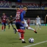 O Paysandu vai ter de vencer o jogo de volta, contra o Bahia, em Salvador, no dia 21, por diferença de dois gols para passar direto às oitavas