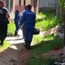 A Divisão de Homicídios da Polícia Civil coletou as primeiras informações, mas os dois suspeitos, vistos saindo da casa abandonada, ainda não foram identificados. Foto: Divulgação