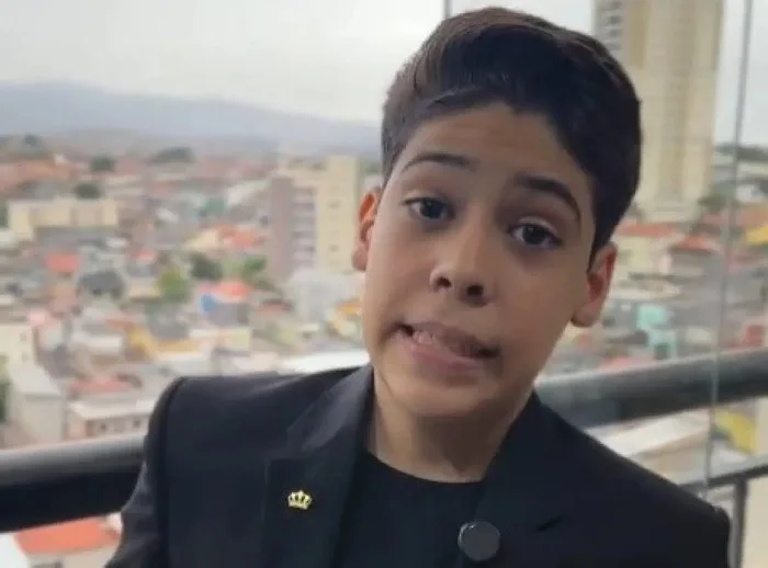 Pastor de 15 anos promete cura para o câncer e sofre ameaças
