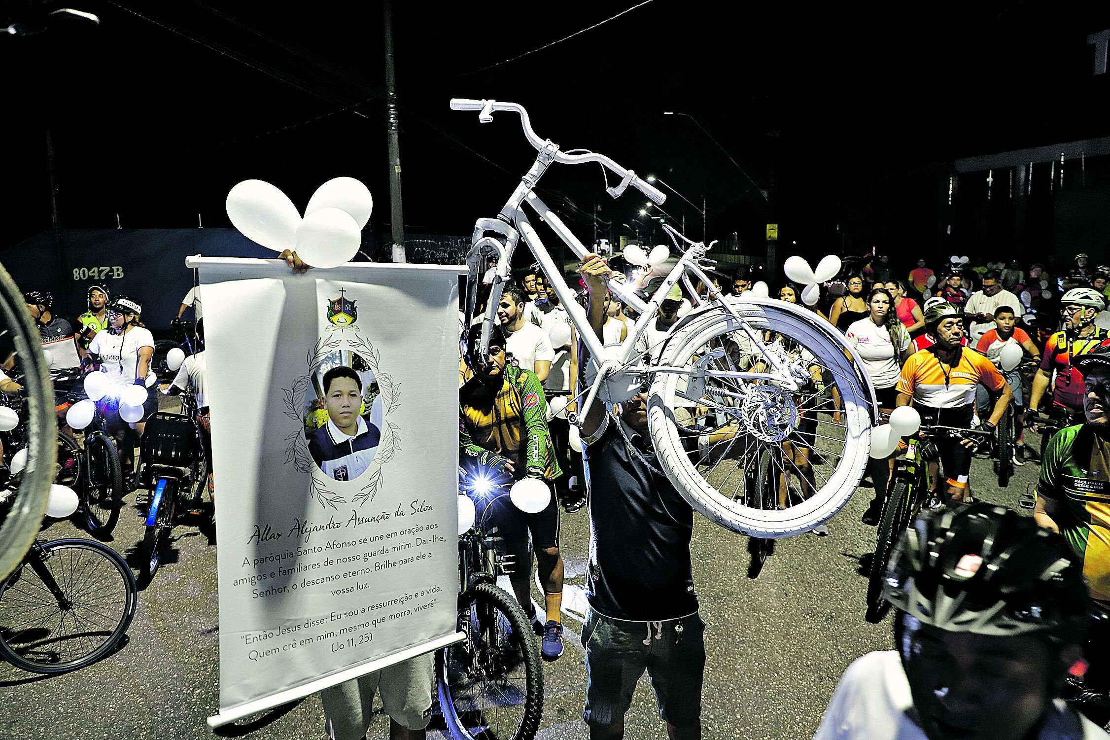 Uma manifestação de ciclistas foi realizada ontem, 15 — Dia Internacional do Ciclista —, pelas ruas de Belém, em homenagem ao jovem Allax Alejandro, de 13 anos