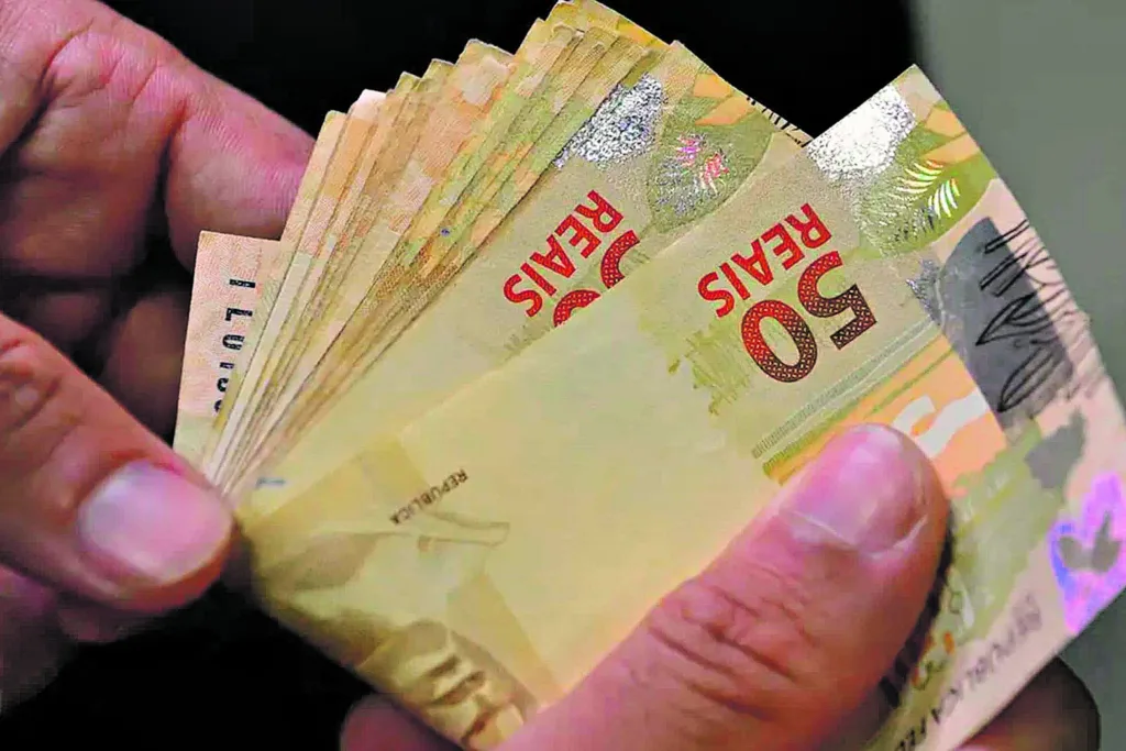 Os servidores públicos federais começarão a receber, a partir desta sexta-feira (2), o reajuste salarial determinado pelo MGI