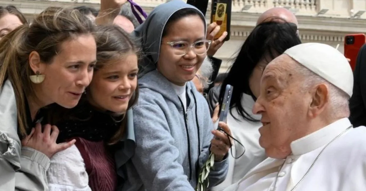 Papa Francisco entrega seus bens aos esquecidos