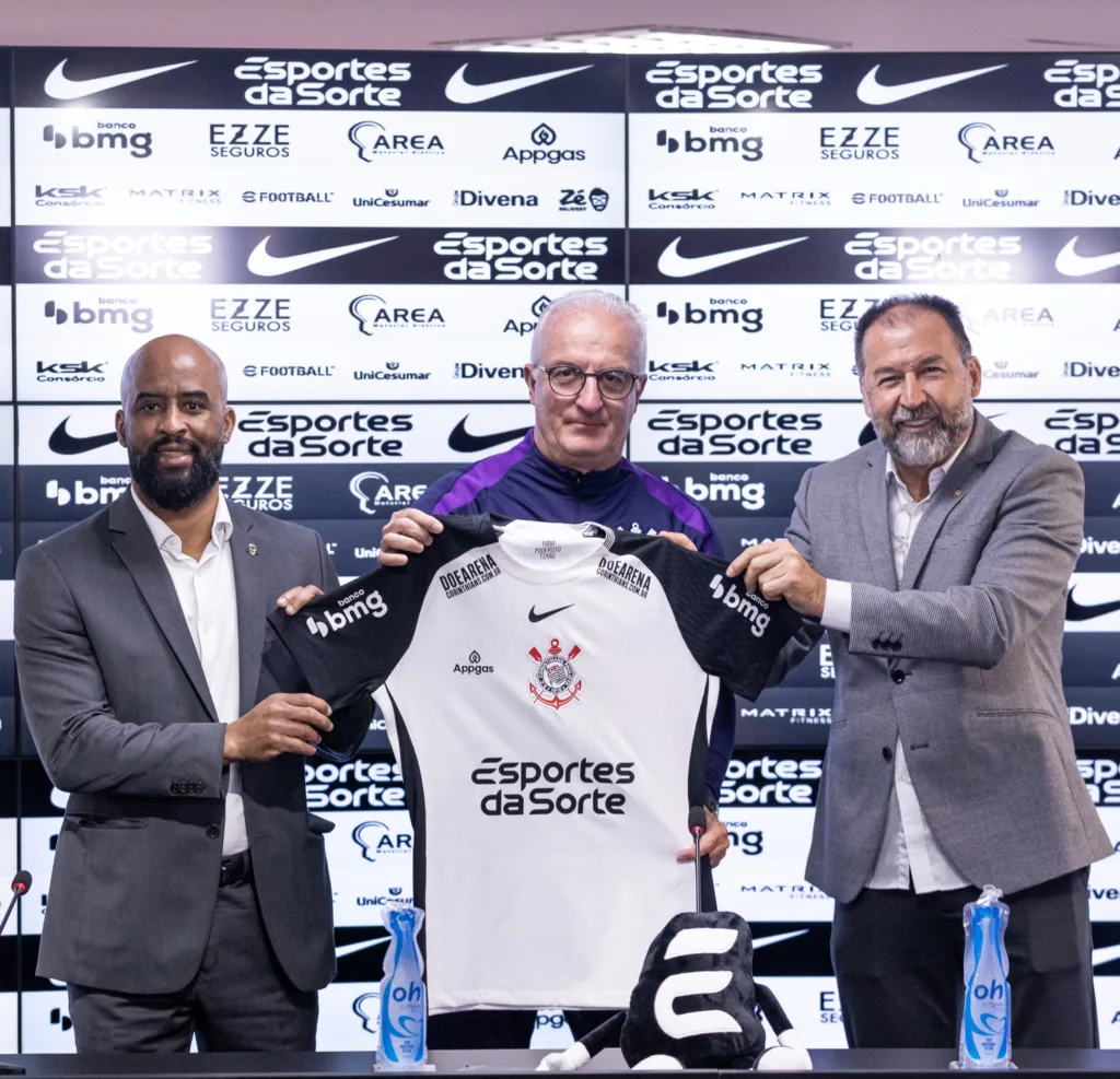 O jogo marca a estreia de Dorival Júnior no comando do Timão, que tenta se recuperar da goleada sofrida diante do Flamengo pelo Brasileirão.