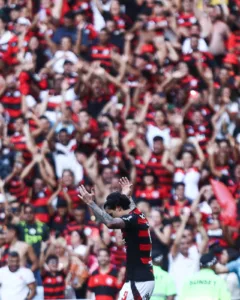 Com a missão de assumir a liderança do Campeonato Brasileiro antes da pausa para a disputa da Copa do Mundo de Clubes, o Flamengo recebe o Fortaleza