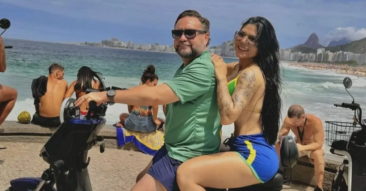 É possível inclusive ver várias postagens de Rayssa viajando para fora do estado em programações que sugerem férias ou folga durante dias úteis.