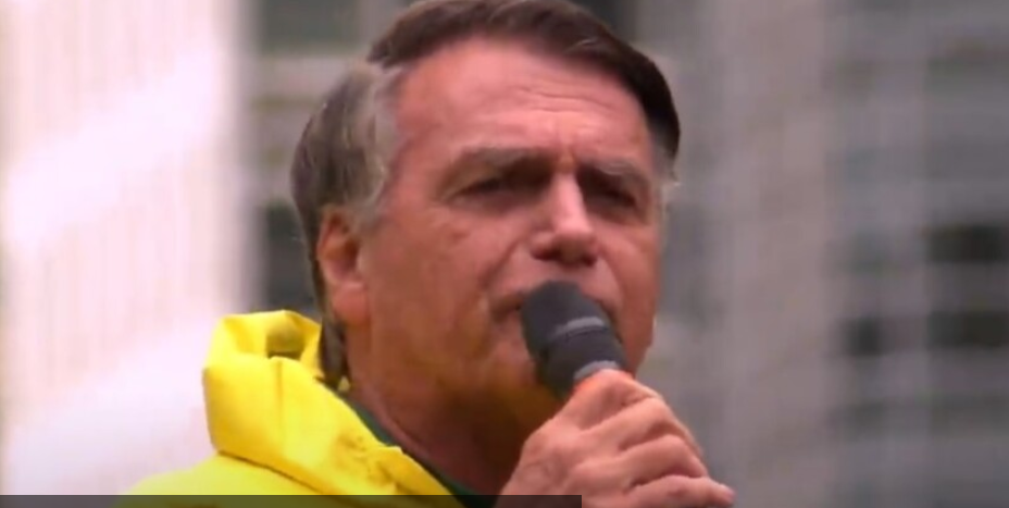 O ex-presidente Jair Bolsonaro foi submetido neste domingo a uma laparotomia exploradora, no Hospital DF Star, em Brasília.