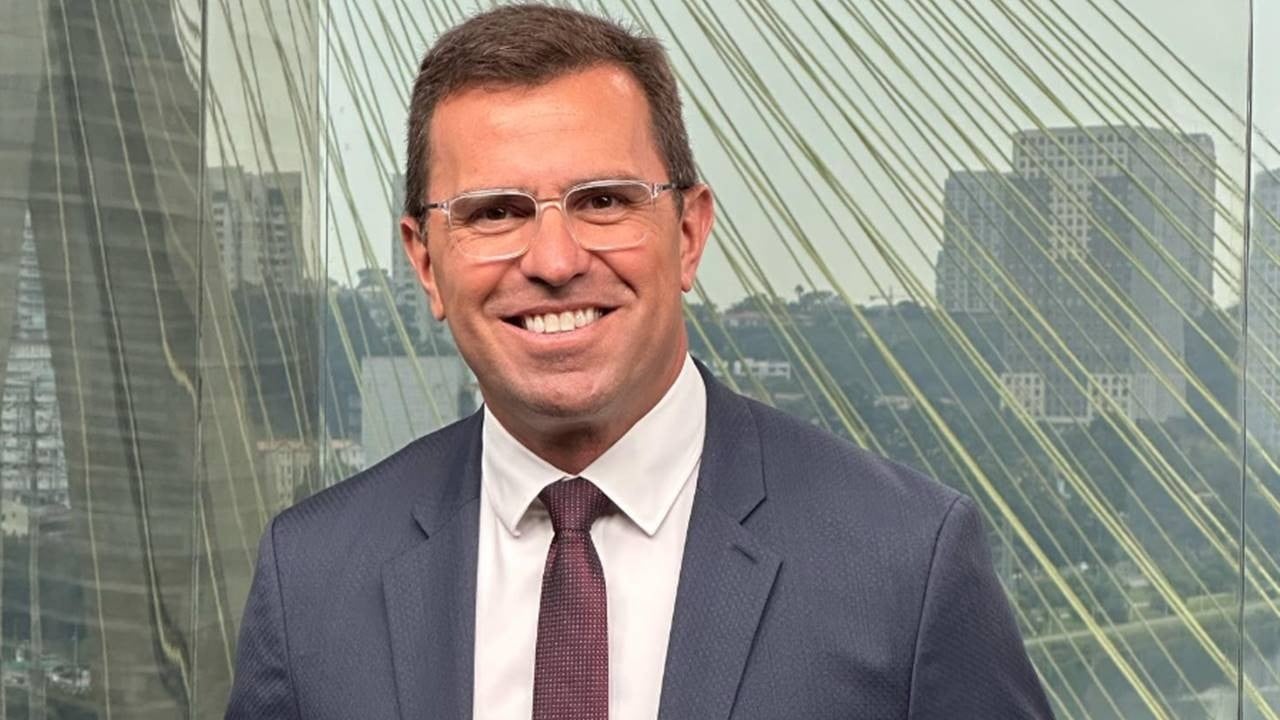 Rodrigo Bocardi reapareceu nas redes sociais nesta quinta-feira (3), após semanas de silêncio desde seu último vídeo falando sobre sua demissão inesperada da Globo.