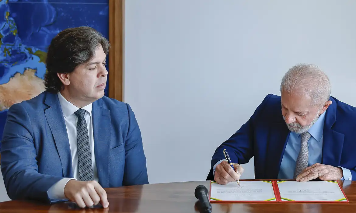 O presidente Luiz Inácio Lula da Silva deu posse ao engenheiro, nesta quinta-feira (24), em reunião no Palácio do Planalto.￼