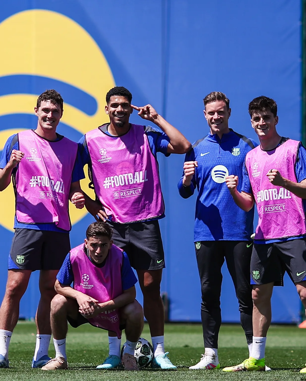 O Barcelona chega embalado pela recente conquista da Copa do Rei, vencendo o Real Madrid em um confronto que reforçou a confiança da equipe de Hansi Flick.