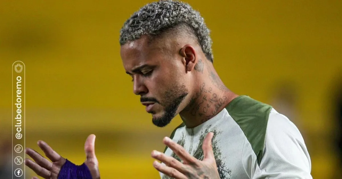 O departamento médico do Clube do Remo divulgou neste domingo (27) que o atacante Maxwell sofreu uma fratura diafisária na clavícula