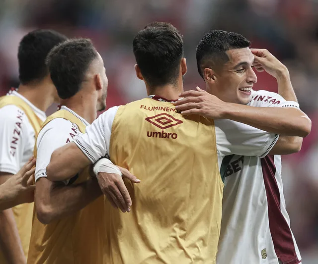 O Fluminense confirmou o favoritismo e garantiu a classificação para as oitavas da Copa do Brasil ao vencer a Aparecidense por 4 a 1