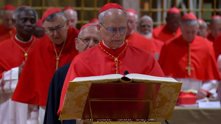 Ao ser eleito o 267º papa da Igreja Católica, o cardeal americano Robert Prevost adotou o nome pontifício Leão 14. Ao ser eleito o 267º papa da Igreja Católica, o cardeal americano Robert Prevost adotou o nome pontifício Leão 14.