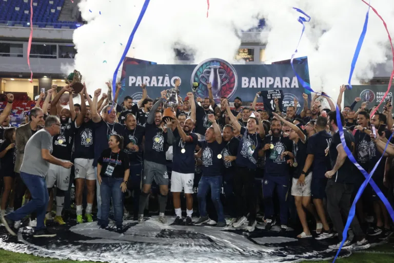 A comemoração após o título estadual por parte dos jogadores foi do tamanho do esforço que tiveram nas duas partidas.