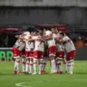 Com Neymar em campo, o Santos deu vexame em Maceió (AL) e foi eliminado pelo CRB da Copa do Brasil após um empate sem gols no tempo normal