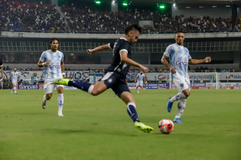 O primeiro Re-Pa da final do Campeonato Paraense 2025 foi marcado por equilíbrio, tensão e destaques individuais claros.