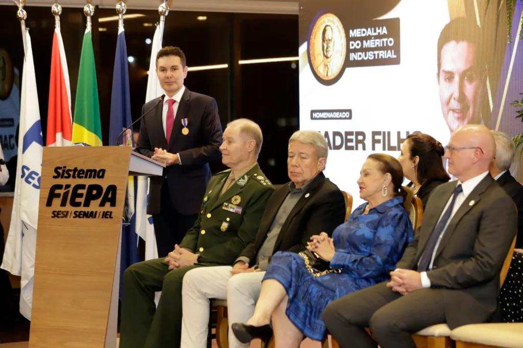 Jader Filho destacou que a homenagem se estende ao setor da construção civil, impactado diretamente pelas ações do ministério.