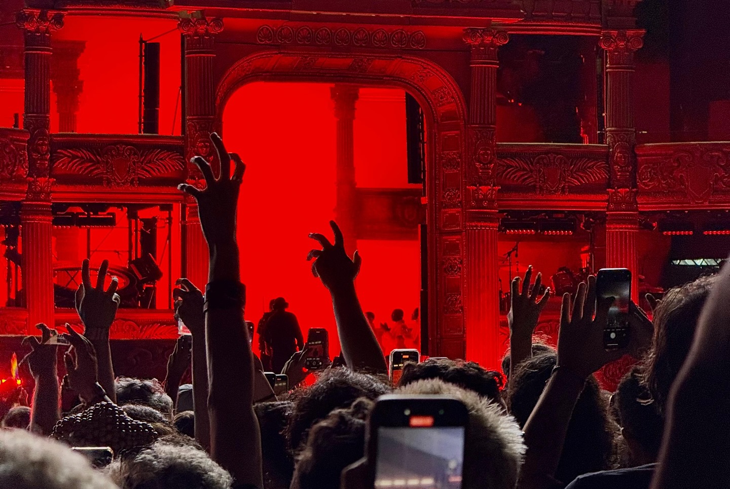 Segundo as investigações, os integrantes se organizavam para cometer ataques com explosivos improvisados e coquetéis molotov durante o show de Lady Gaga no Rio.