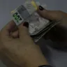 Cerca de 3,4 milhões de estudantes receberão o incentivo do programa federal, no valor de R$ 200, de acordo com a Caixa Econômica Federal