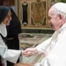 Até o dia da morte de Francisco, Aline Pereira Ghammachi era madre-abadessa do Mosteiro San Giacomo di Veglia, uma construção de pedra centenária