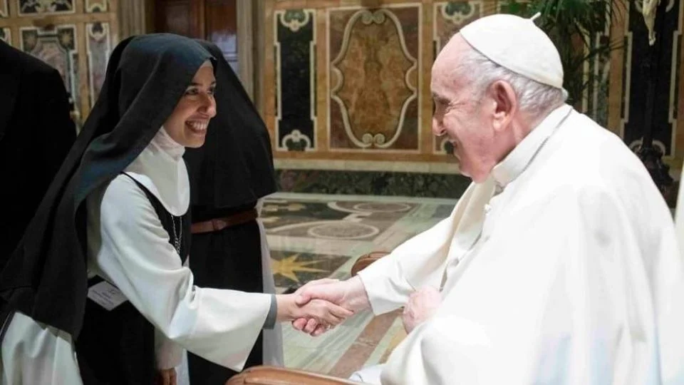 Até o dia da morte de Francisco, Aline Pereira Ghammachi era madre-abadessa do Mosteiro San Giacomo di Veglia, uma construção de pedra centenária Até o dia da morte de Francisco, Aline Pereira Ghammachi era madre-abadessa do Mosteiro San Giacomo di Veglia, uma construção de pedra centenária